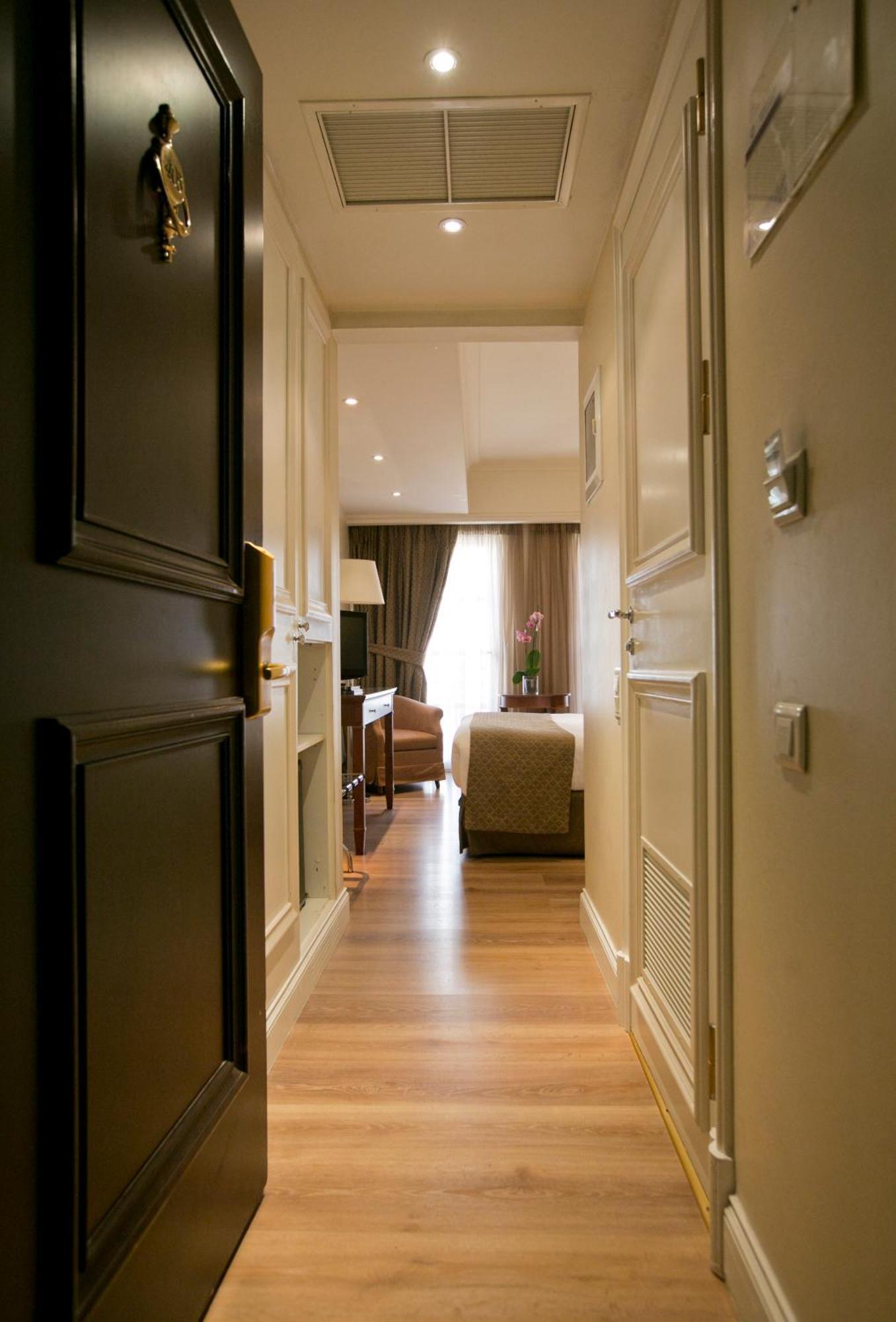 Hera Hotel 4*